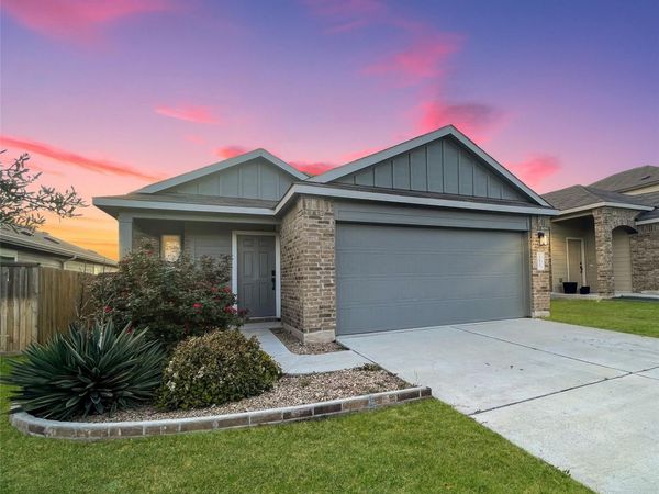 353 Bronco Billy DR, Jarrell, TX 76537