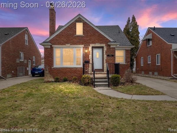 20631 Lochmoor Street, Harper Woods, MI 48225