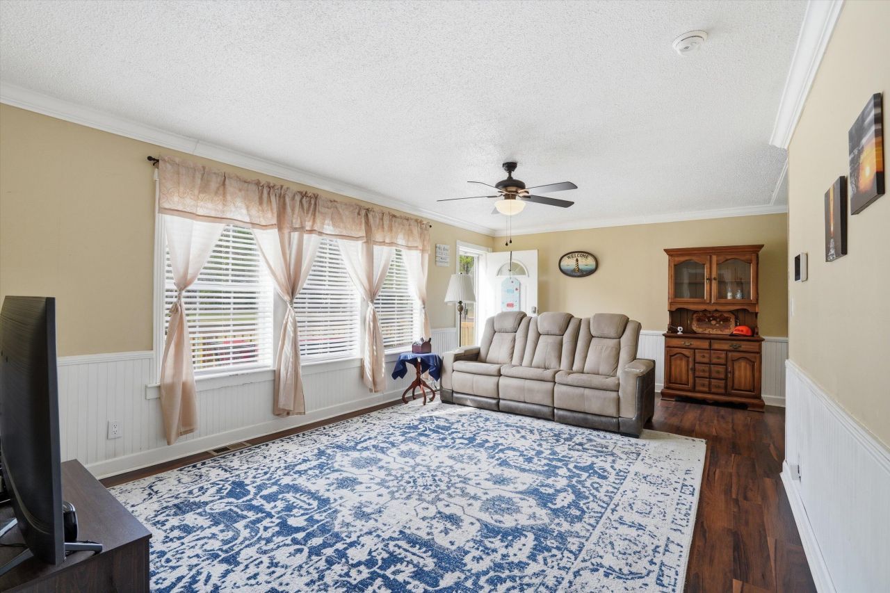 151 Della Lane Photo 4