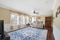 151 Della Lane photo 4