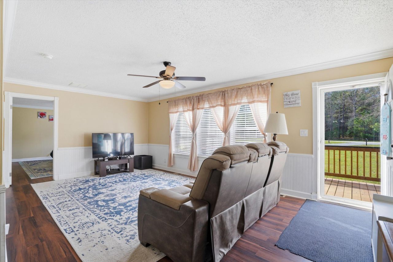 151 Della Lane Photo 6