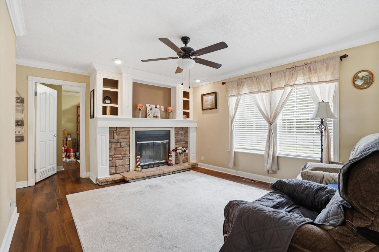 151 Della Lane Photo 7