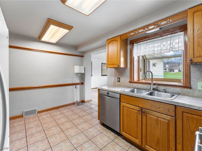 687 Moore Avenue, Campbell, OH 44405 Photo 10