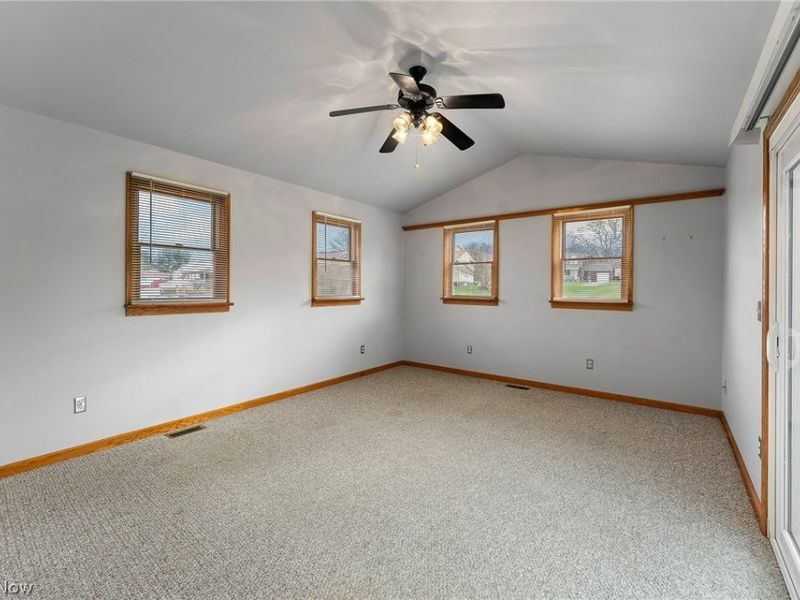 687 Moore Avenue, Campbell, OH 44405 Photo 5