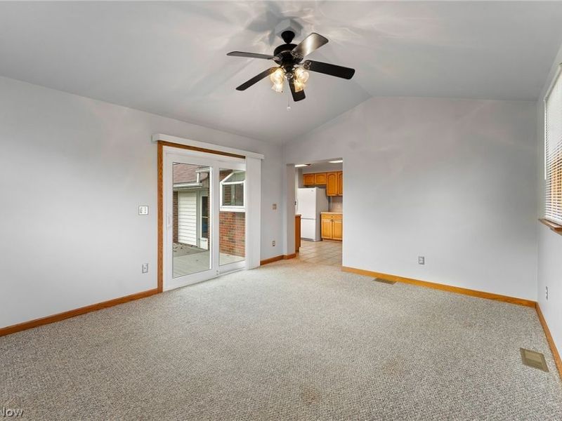 687 Moore Avenue, Campbell, OH 44405 Photo 6