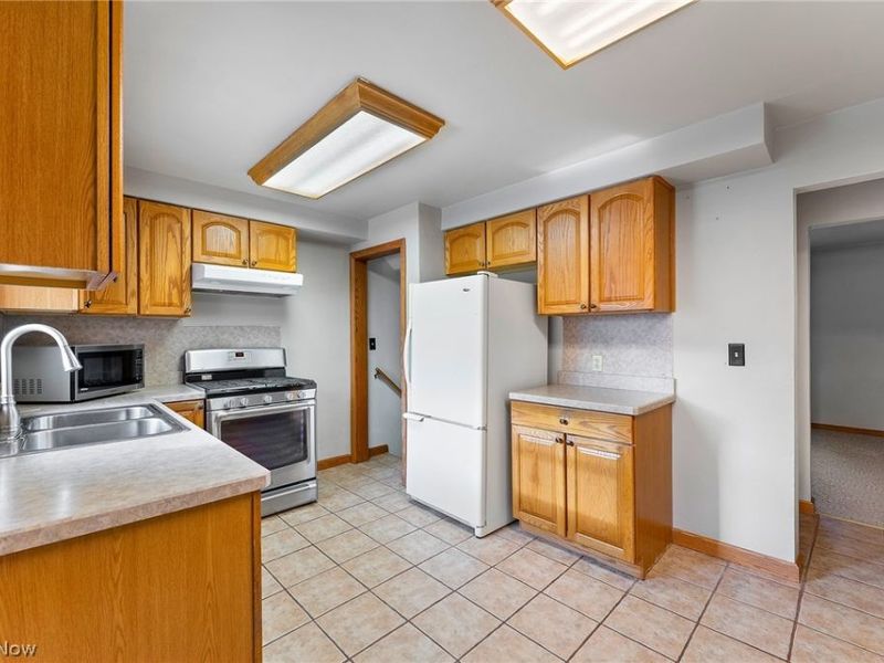 687 Moore Avenue, Campbell, OH 44405 Photo 8