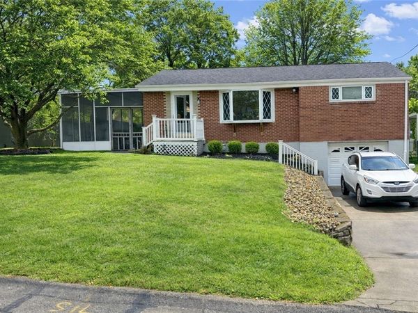 4 Emma Dr, Pittsburgh, PA 15223