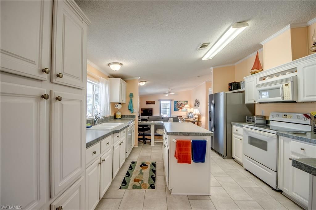 4892 Gulfgate Ln, Saint James City, FL 33956 Photo