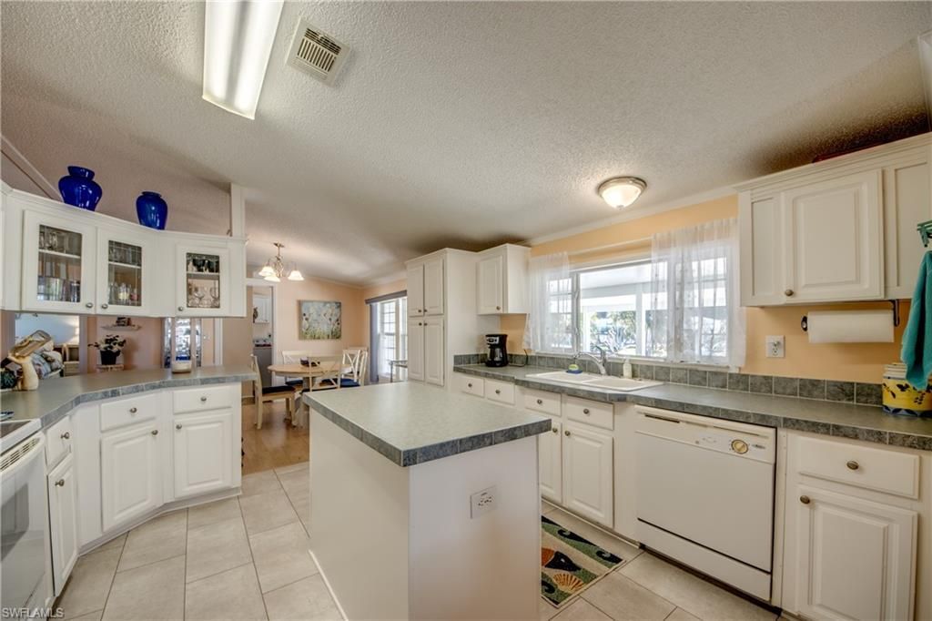 4892 Gulfgate Ln, Saint James City, FL 33956 Photo