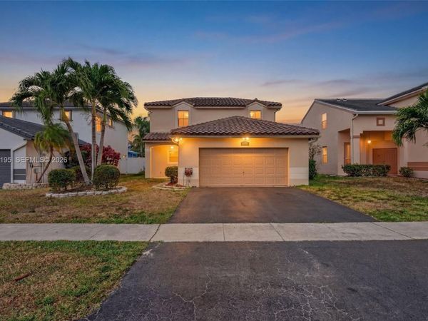 2166 NW 191st Ave, Pembroke Pines, FL 33029