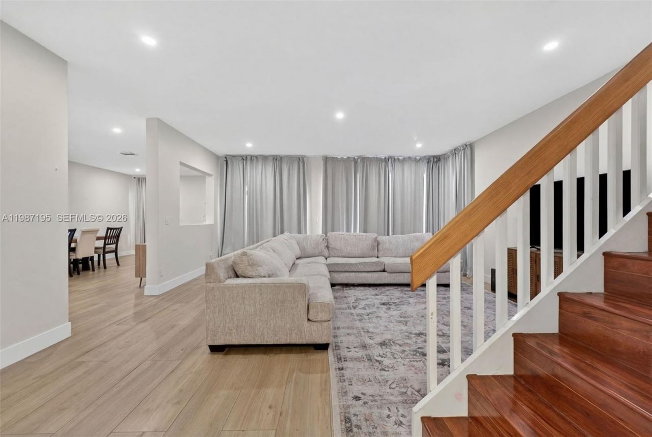 2166 NW 191st Ave, Pembroke Pines, FL 33029 Photo