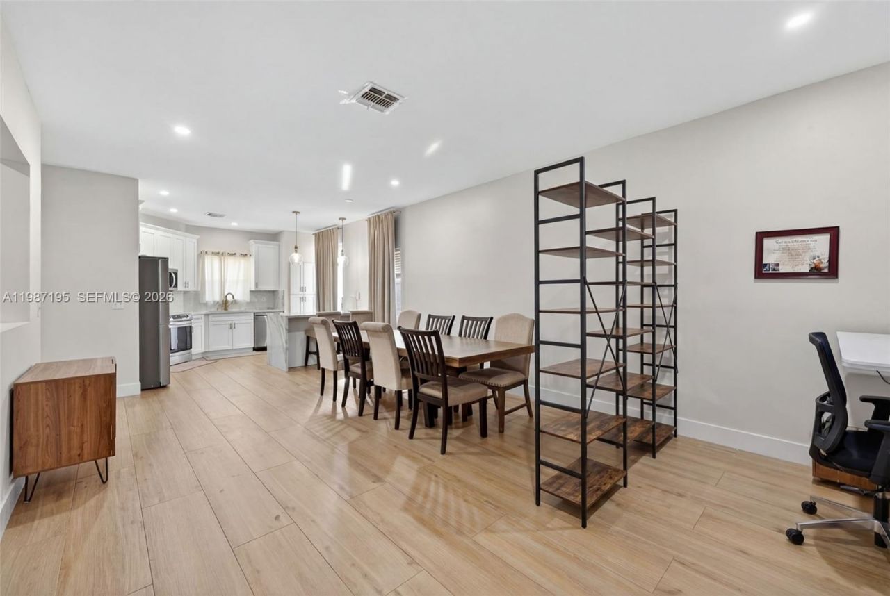 2166 NW 191st Ave, Pembroke Pines, FL 33029 Photo