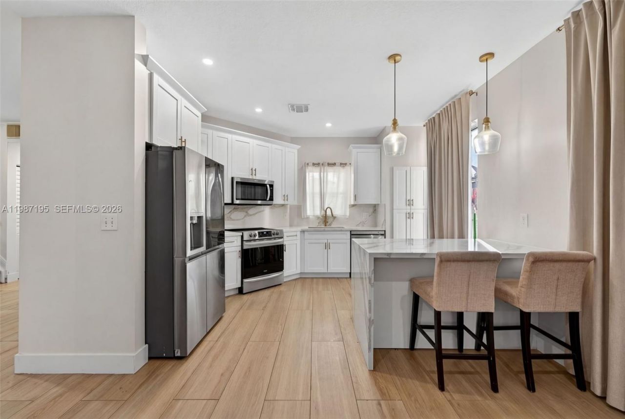 2166 NW 191st Ave, Pembroke Pines, FL 33029 Photo