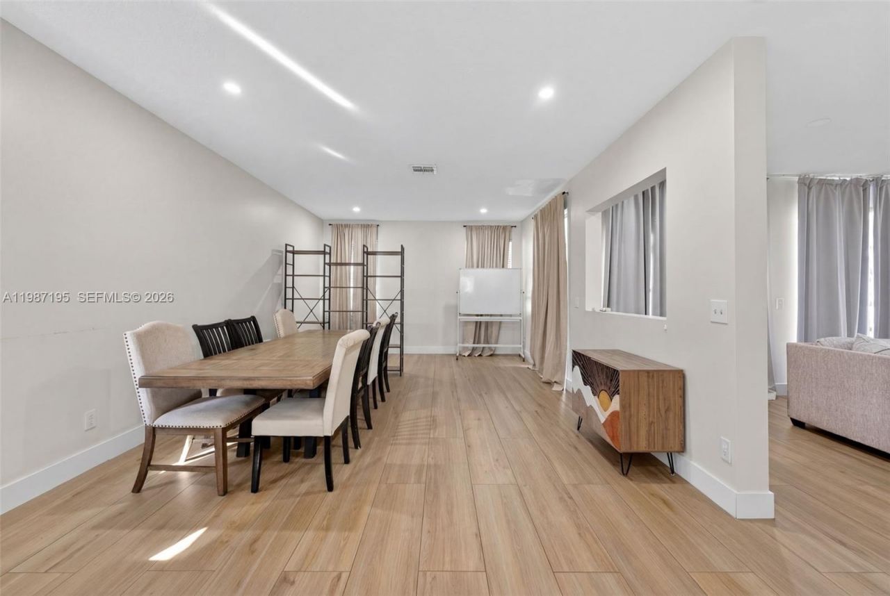 2166 NW 191st Ave, Pembroke Pines, FL 33029 Photo