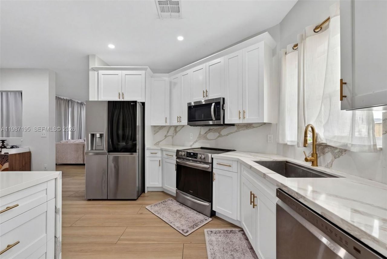 2166 NW 191st Ave, Pembroke Pines, FL 33029 Photo