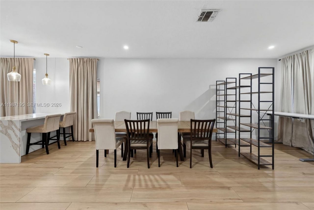 2166 NW 191st Ave, Pembroke Pines, FL 33029 Photo