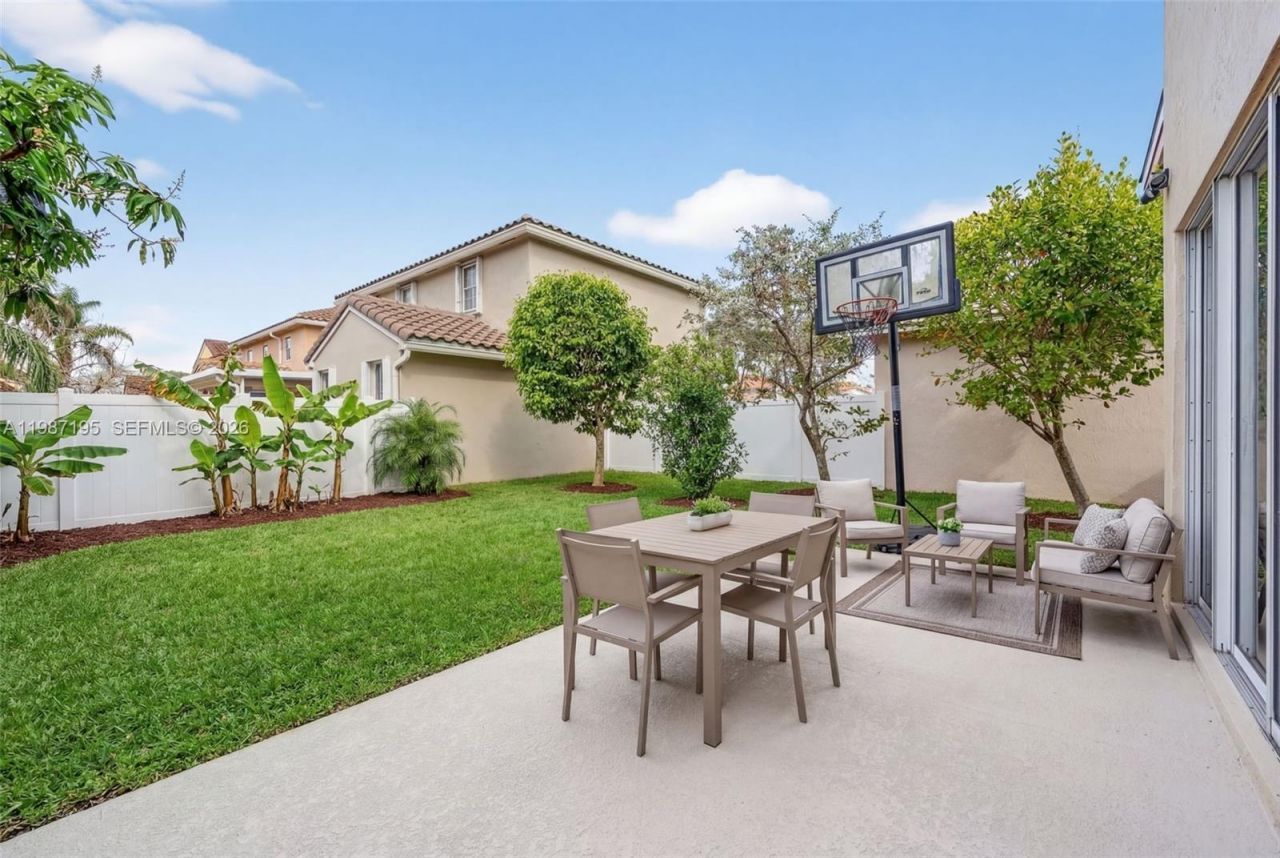 2166 NW 191st Ave, Pembroke Pines, FL 33029 Photo