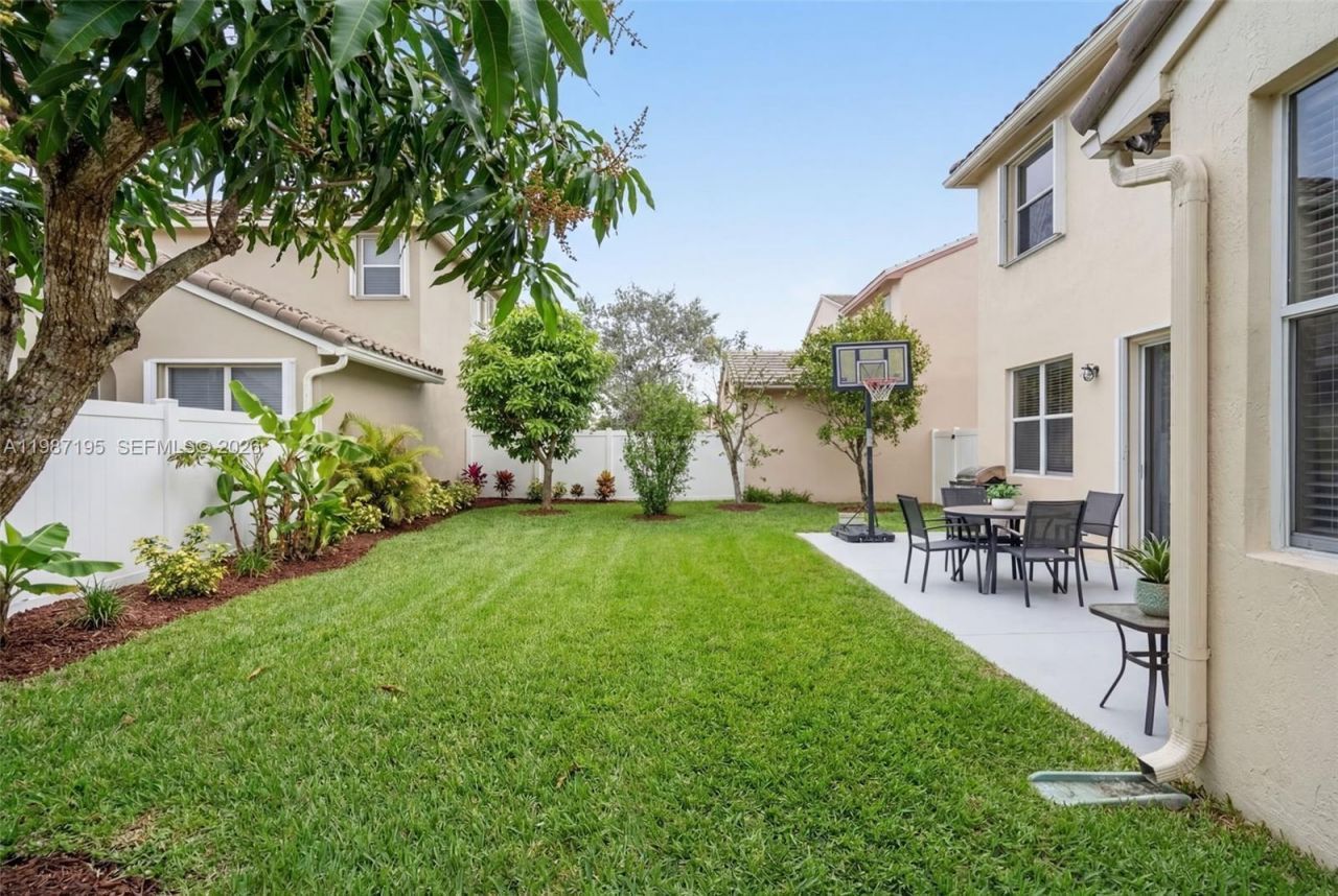 2166 NW 191st Ave, Pembroke Pines, FL 33029 Photo