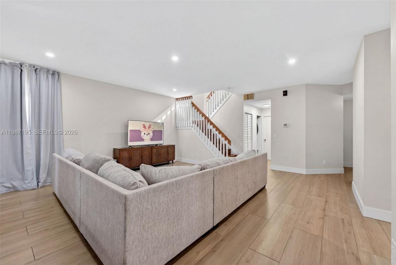 2166 NW 191st Ave, Pembroke Pines, FL 33029 Photo