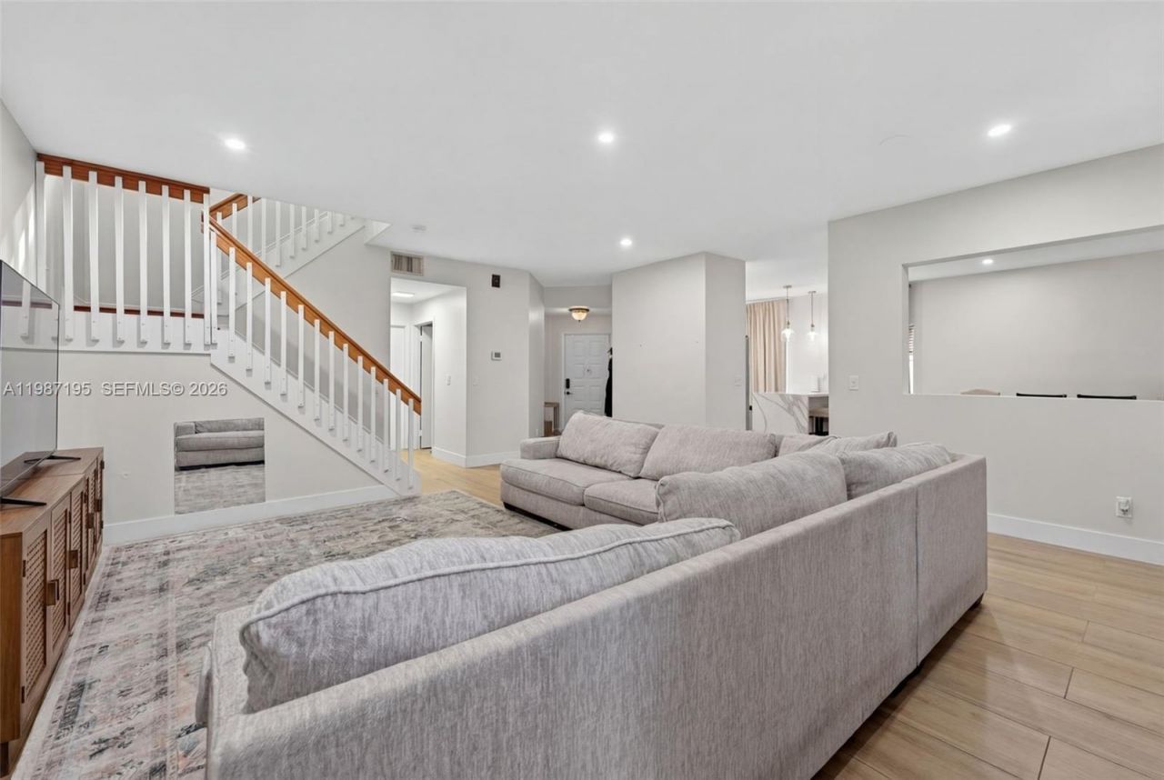 2166 NW 191st Ave, Pembroke Pines, FL 33029 Photo