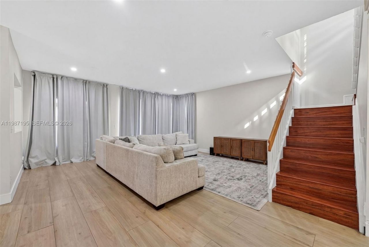 2166 NW 191st Ave, Pembroke Pines, FL 33029 Photo