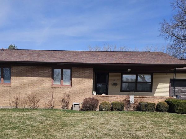 2990 Oak Crest Drive, Dubuque, IA 52001