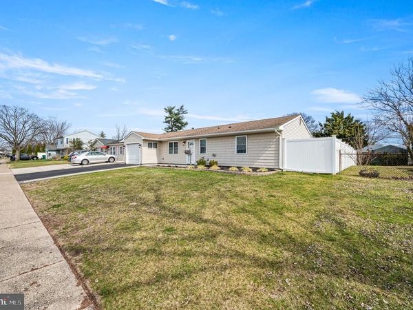 34 SHEPHERD LANE , LEVITTOWN, PA 19055