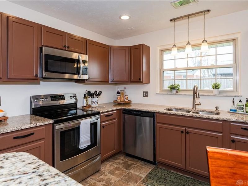 321 Grantham Drive, Englewood, OH 45322 Photo 18