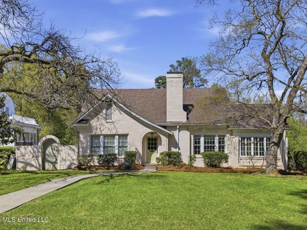 1622 Poplar Boulevard, Jackson, MS 39202