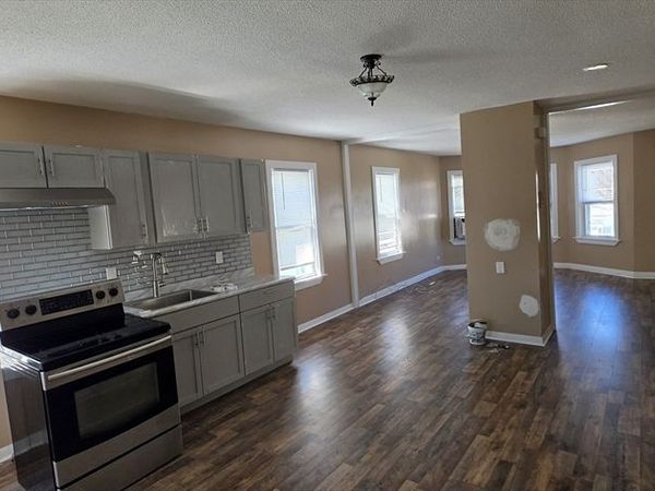 18 Bullard St, Unit 3, New Bedford, MA 02746