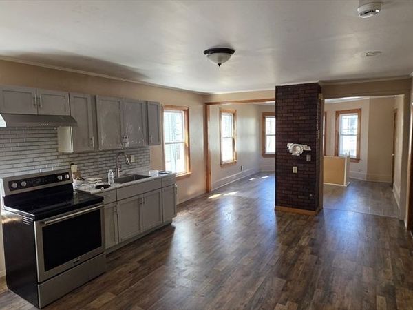 18 Bullard St, Unit 2, New Bedford, MA 02746