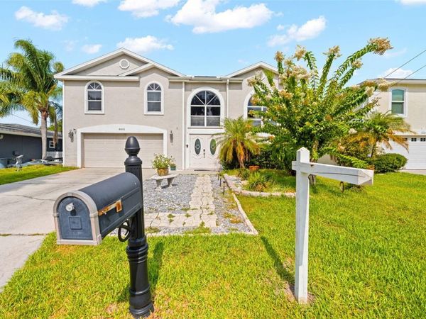 8601 OLD POST ROAD, PORT RICHEY, FL 34668