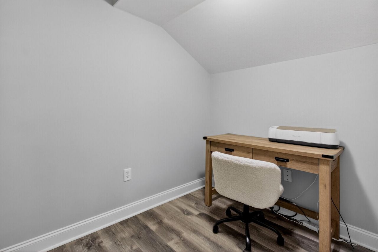 7389 Commodore Road Photo 36