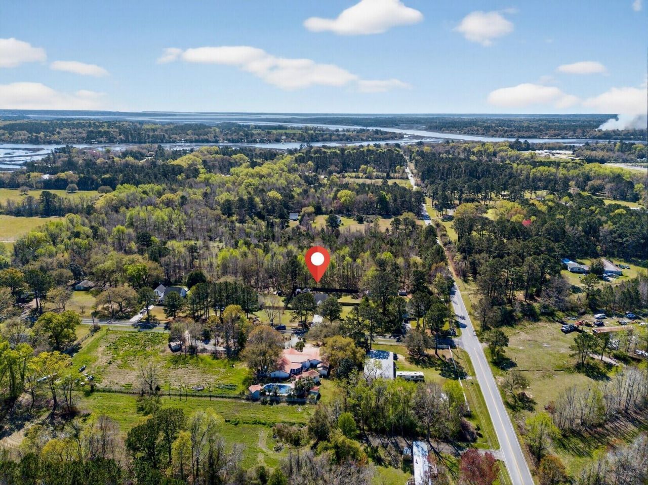 7389 Commodore Road Photo 4