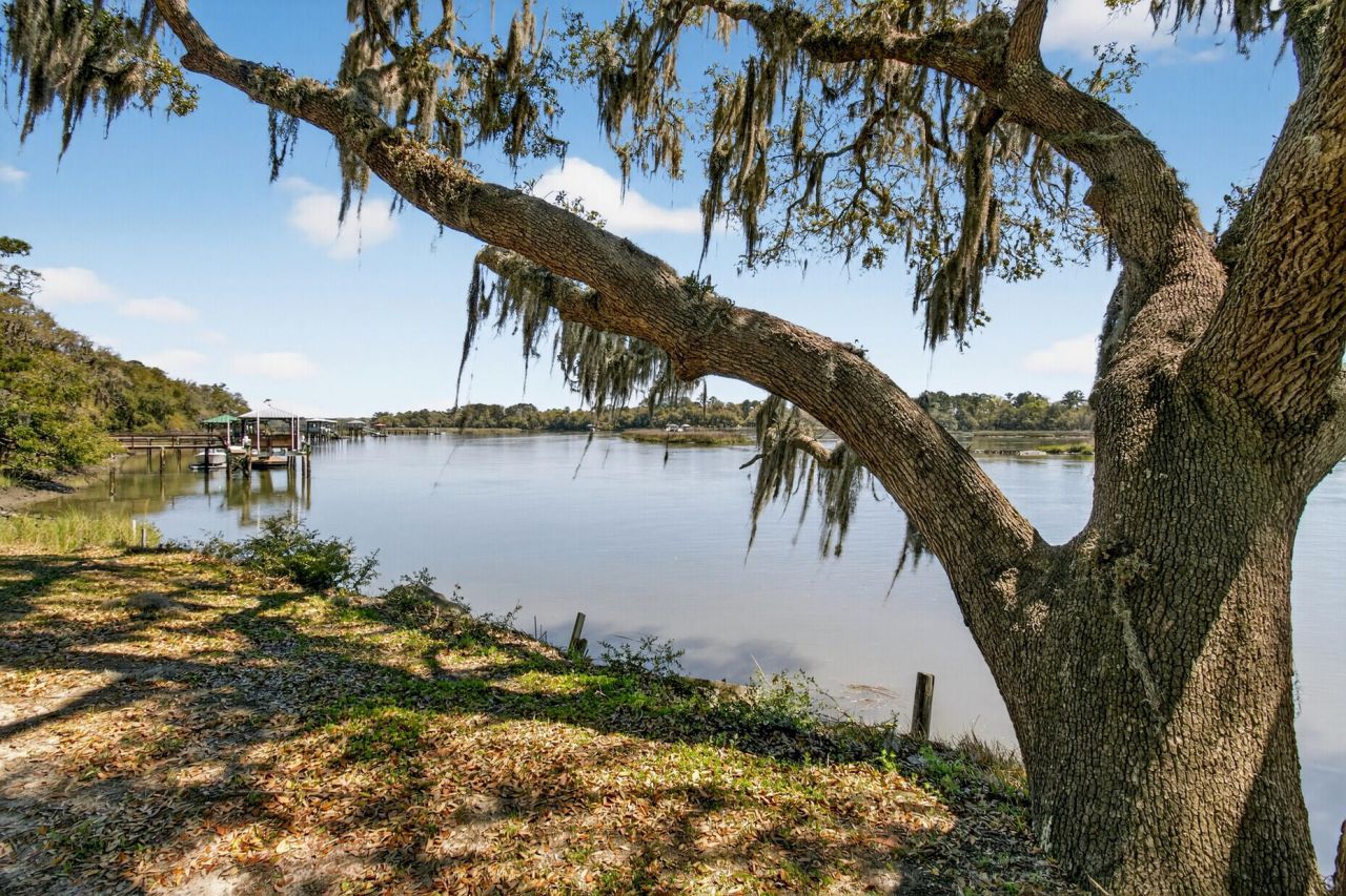 7389 Commodore Road Photo 55