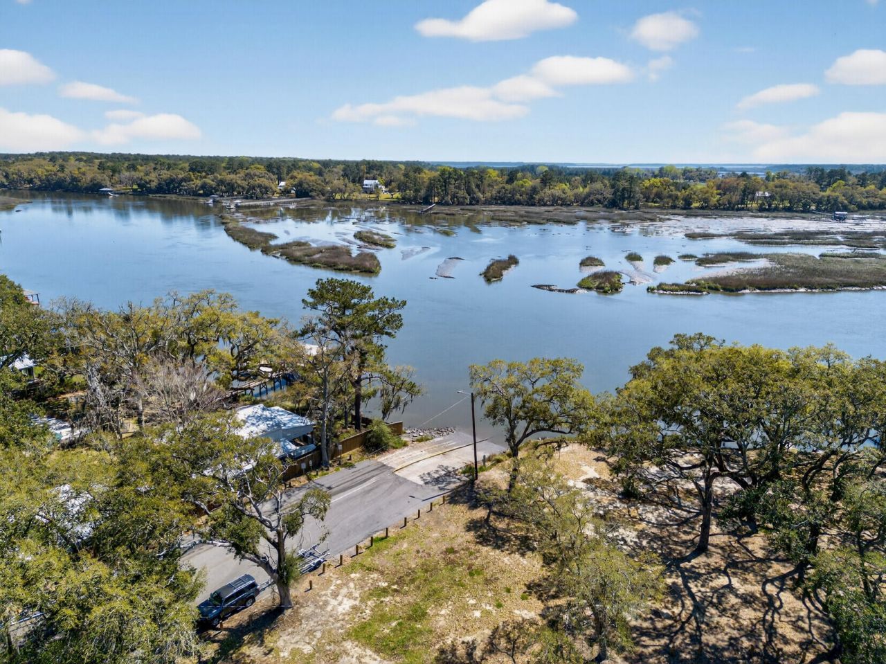 7389 Commodore Road Photo 56