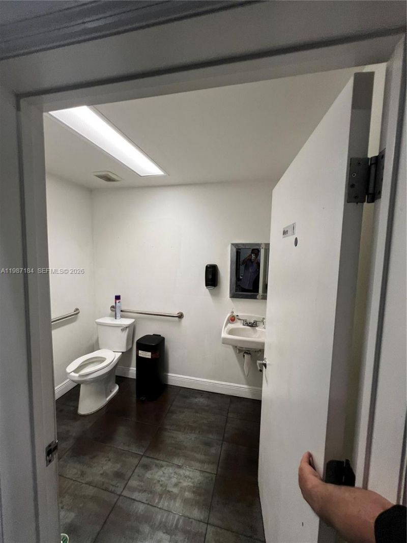 8221 NW 30th Ter , Doral, FL 33198 Photo