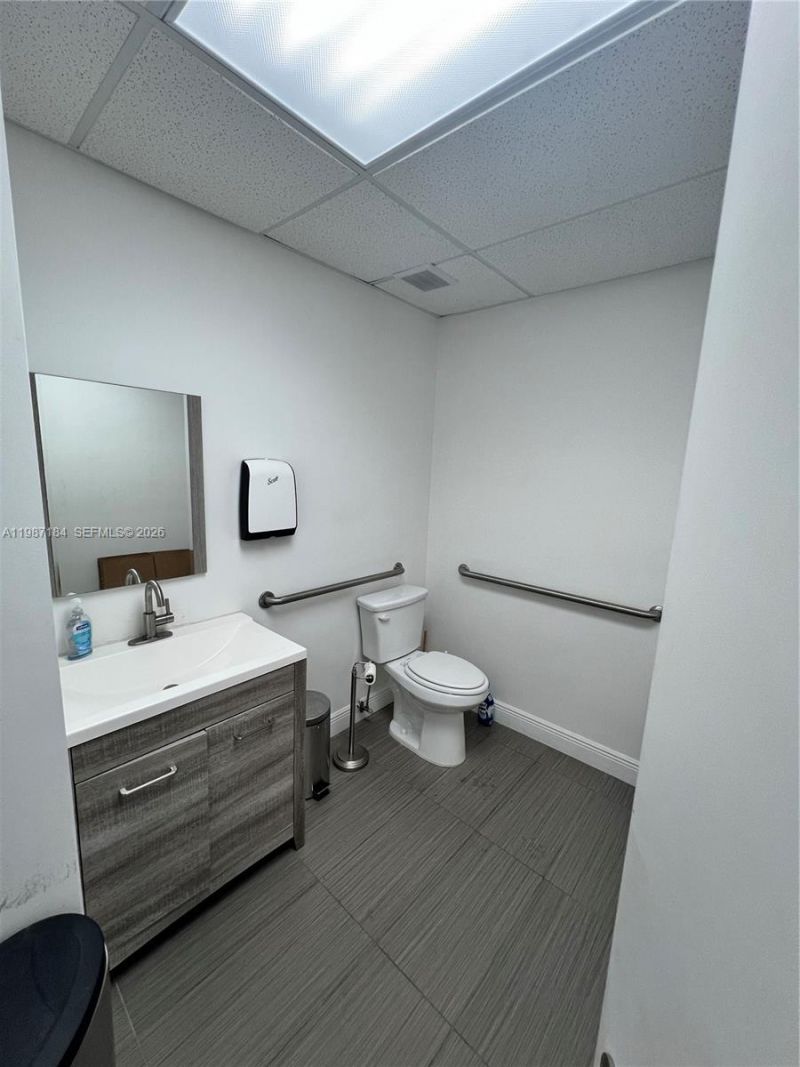 8221 NW 30th Ter , Doral, FL 33198 Photo