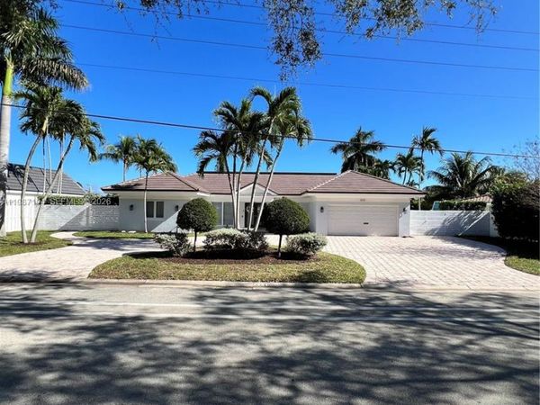 5510 Bayview Dr , Fort Lauderdale, FL 33308