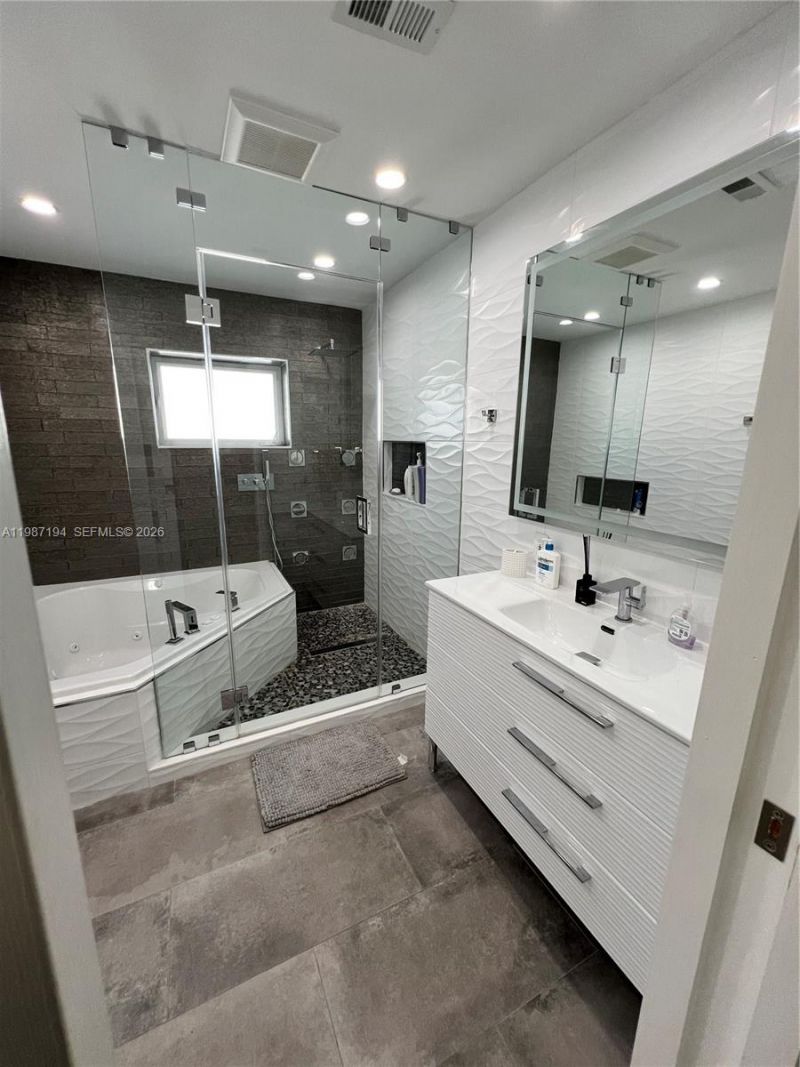 5510 Bayview Dr , Fort Lauderdale, FL 33308 Photo