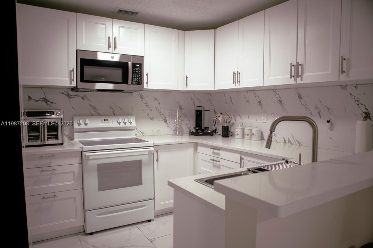 15022 SW 143rd Ter, Unit 1, Miami, FL 33196 Photo