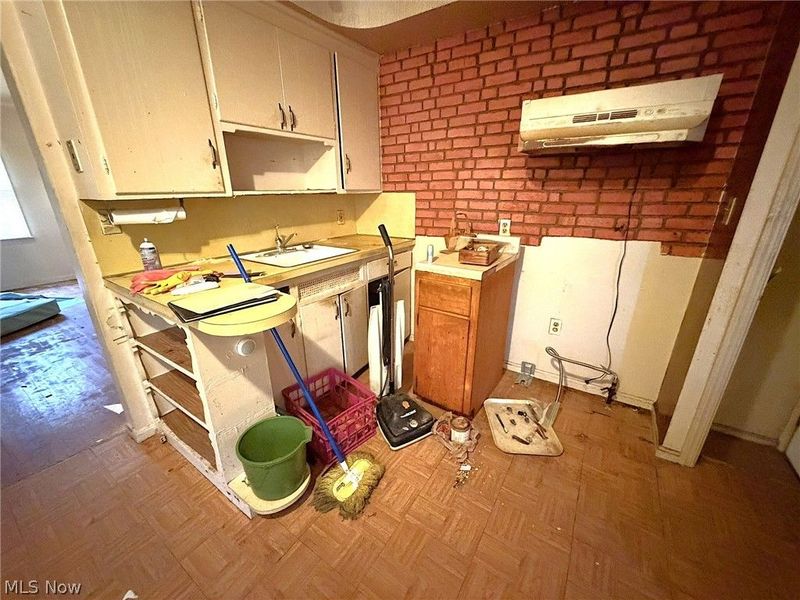 4385 E 175th Street, Cleveland, OH 44128 Photo 2