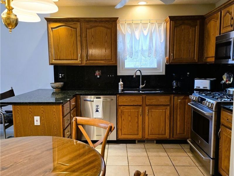 22693 Melissa Lane, Strongsville, OH 44149 Photo 3