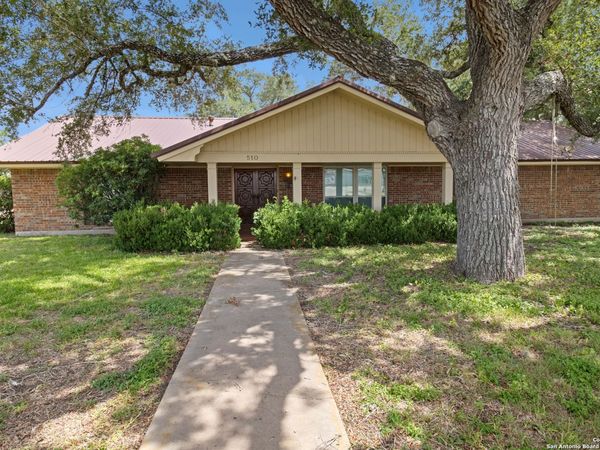 510 E Inez, Beeville, TX 78102