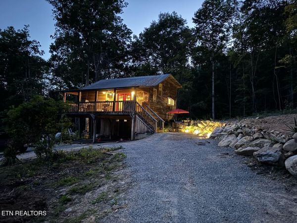 184 Tecumseh Tr, Speedwell, TN 37870