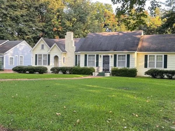 404 W Jefferson Avenue, Greenwood, MS 38930