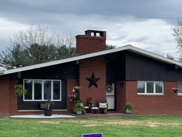 1576 E Laurel Circle, Mount Pleasant, PA 15666