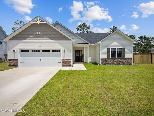 251 Breakwater Drive, Sneads Ferry, NC 28460