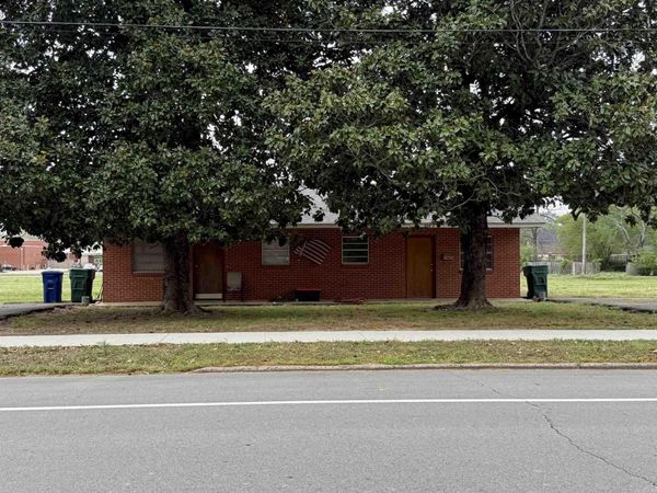 125-127 Conway Blvd., Conway, AR 72034