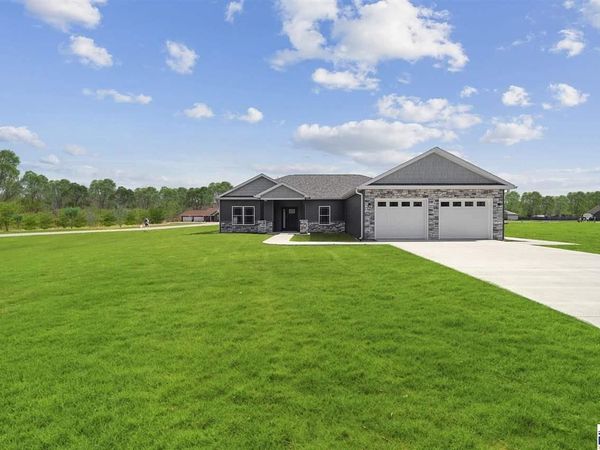 1095 Oakridge Drive, Clinton, IN 47842